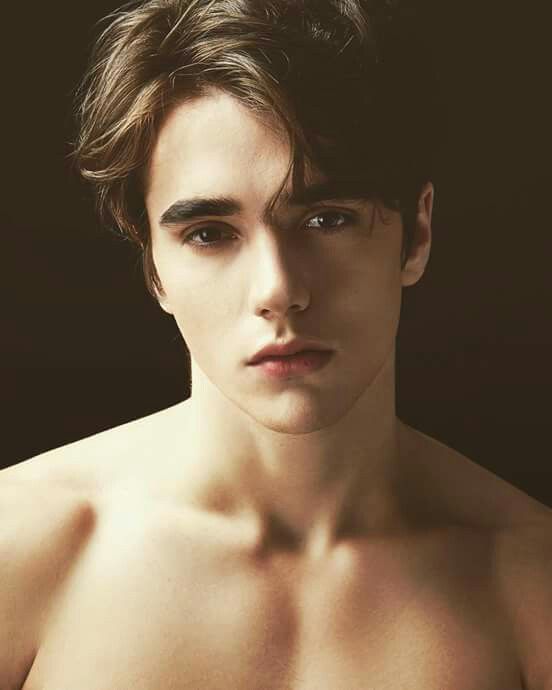 The Art of Emotional Connection: How to Go Beyond Small Talk